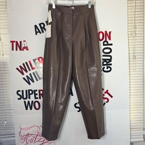 Aritzia color caramelized walnut Carrot Pant